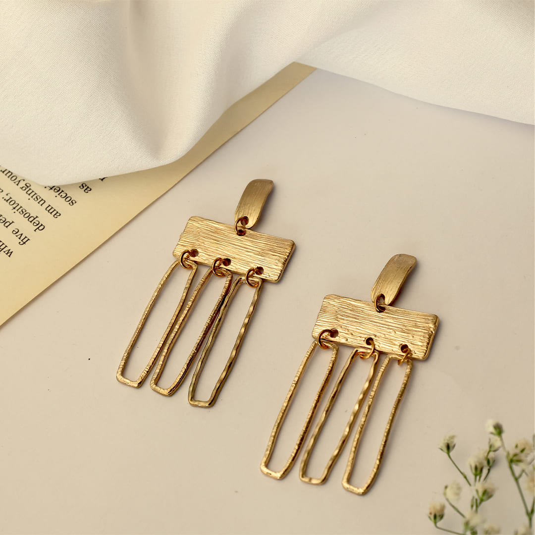 Golden Geometric Cascade – Modern Chic Dangle Earrings