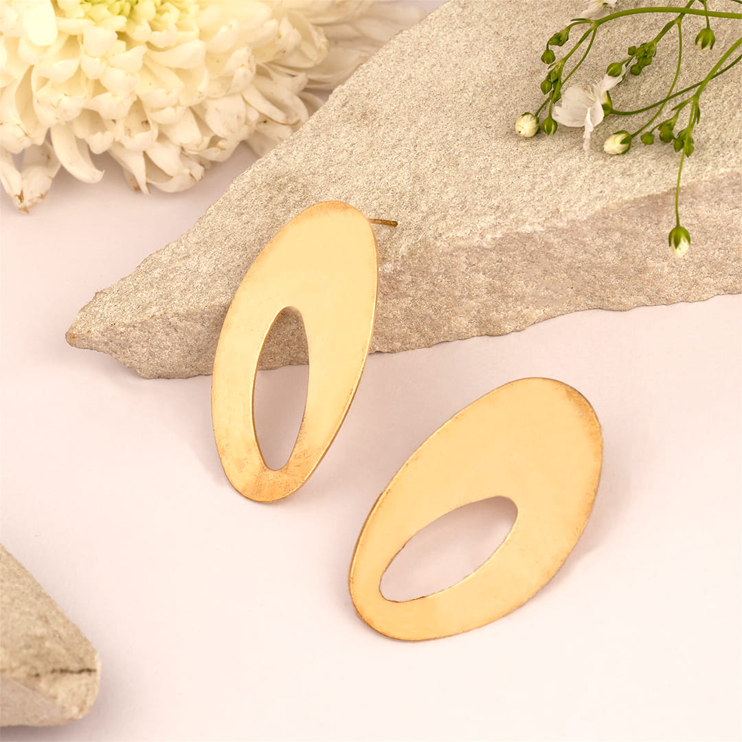 Minimalist Gold Oval Earrings – Sleek & Modern Statement Piece