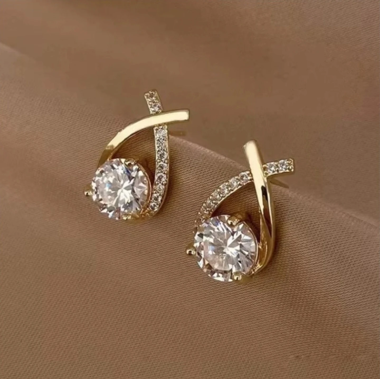 BERYLBABE Stylish Gold Stone Stud Earring for Women & Girls - Image 3